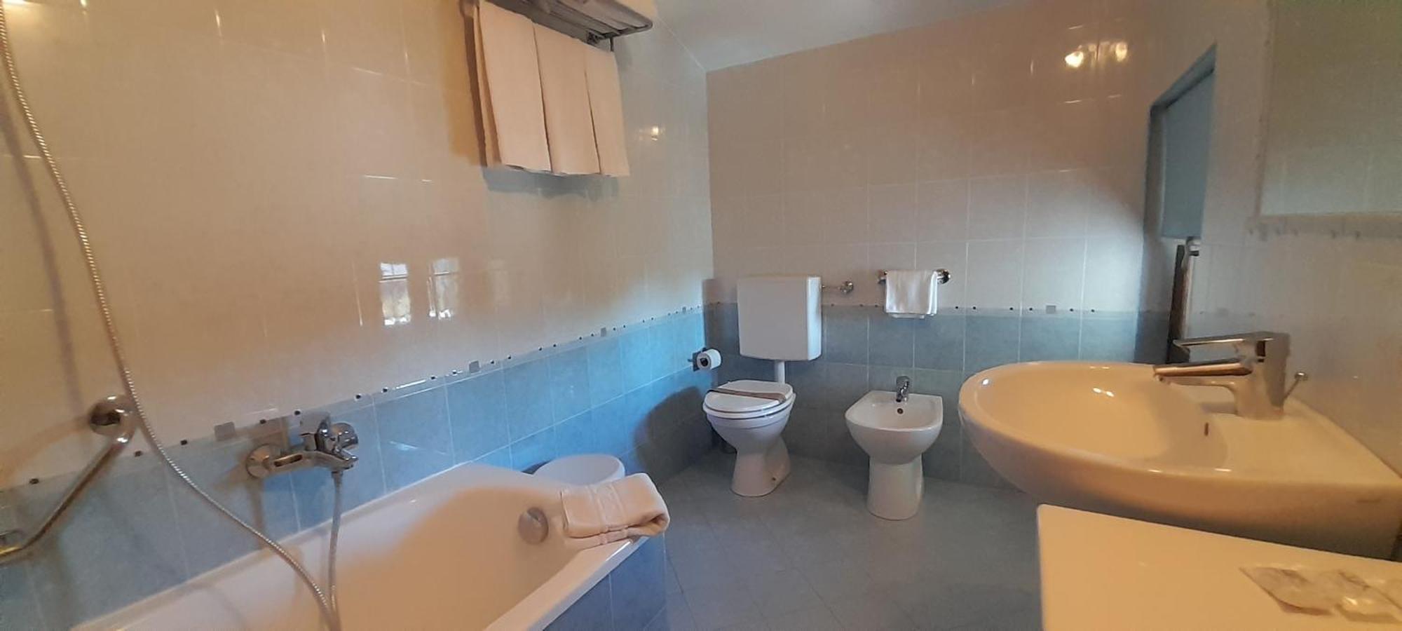 Hotel Ceretto Busca Bagian luar foto