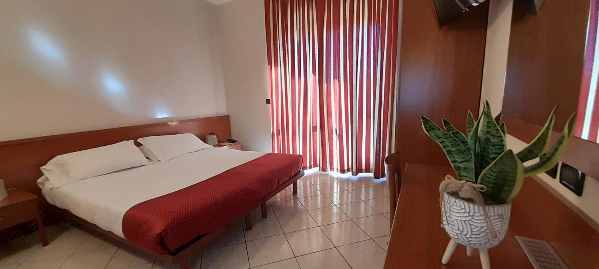 Hotel Ceretto Busca Bagian luar foto