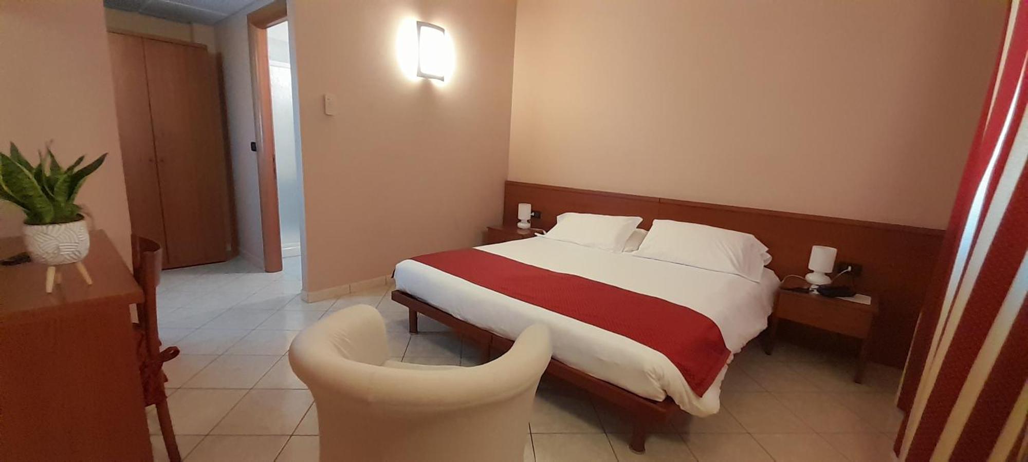 Hotel Ceretto Busca Bagian luar foto