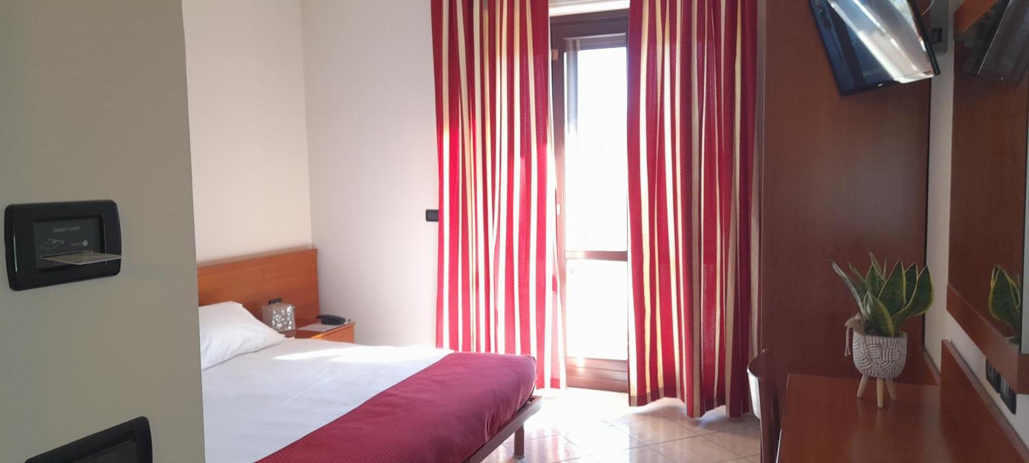 Hotel Ceretto Busca Bagian luar foto