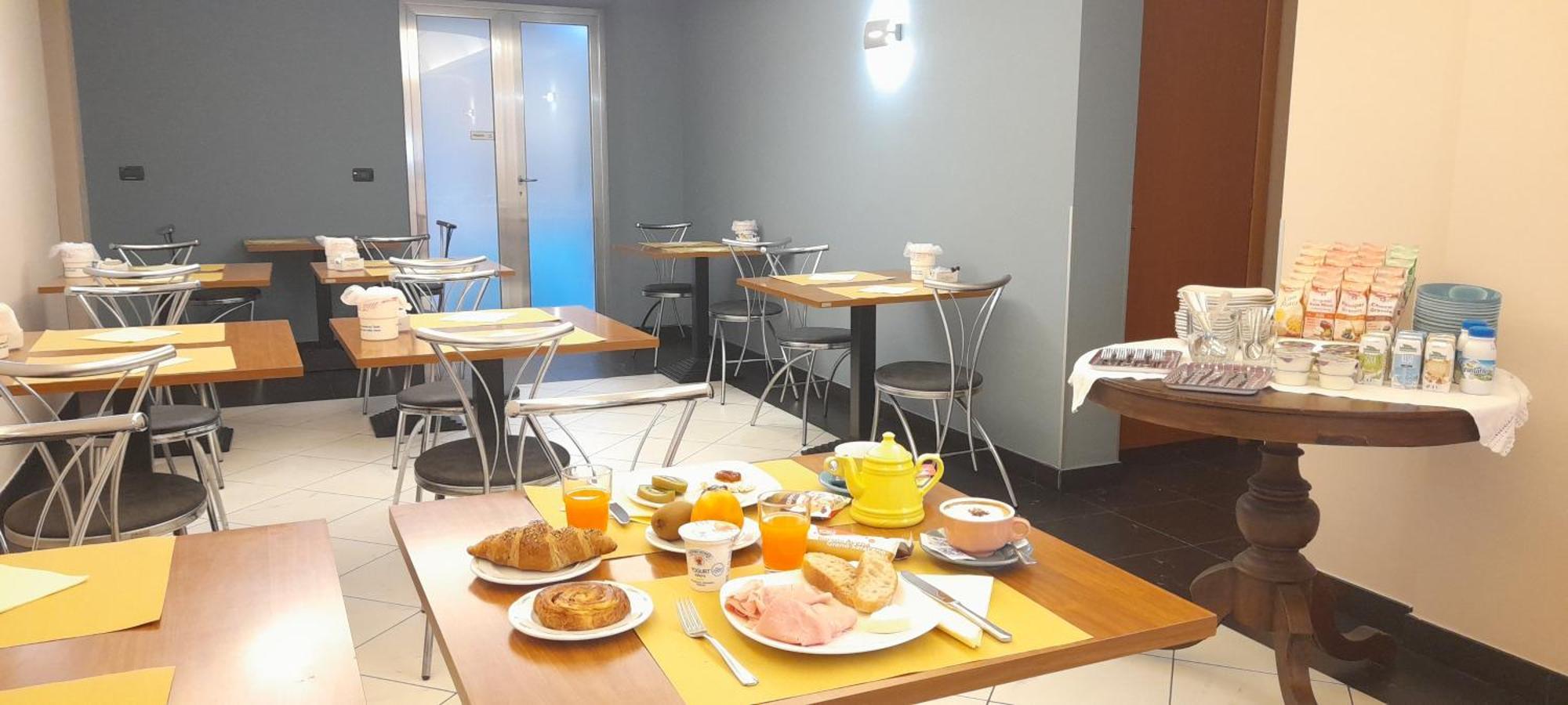 Hotel Ceretto Busca Bagian luar foto