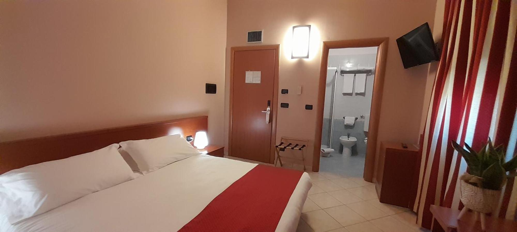 Hotel Ceretto Busca Bagian luar foto