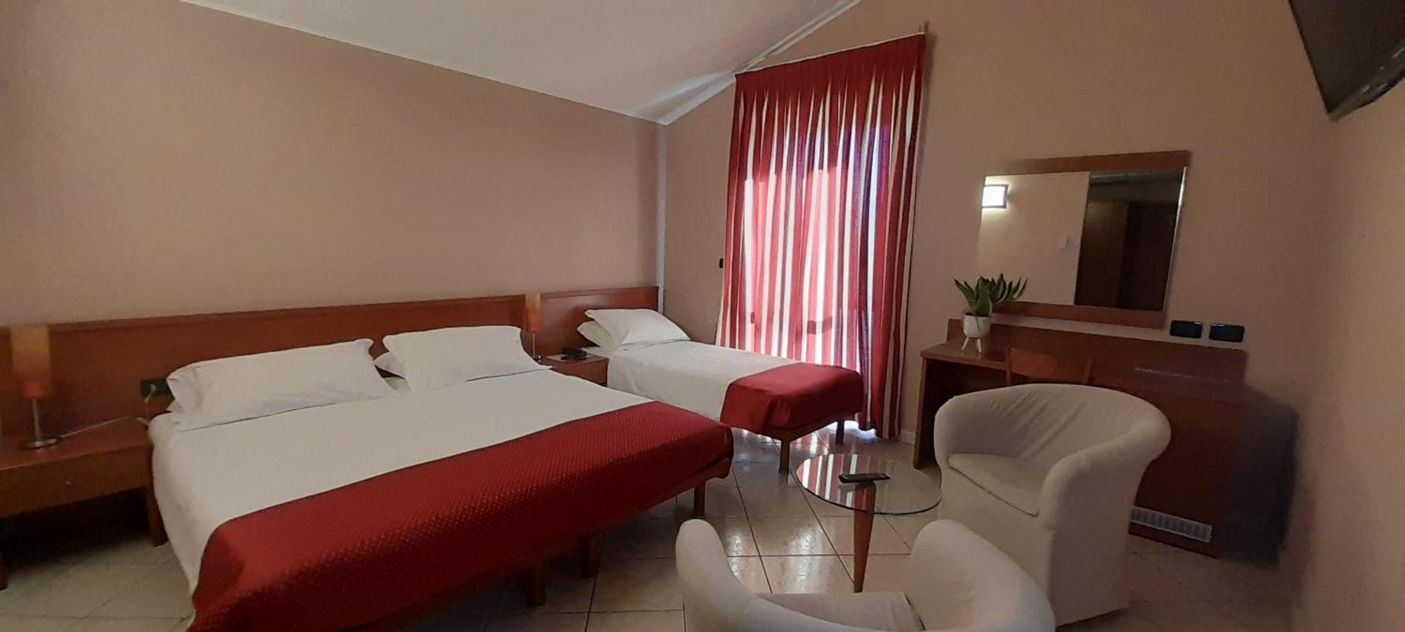 Hotel Ceretto Busca Bagian luar foto