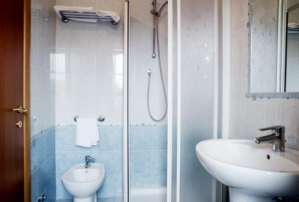 Hotel Ceretto Busca Bagian luar foto